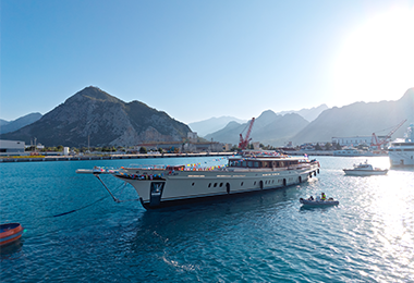 Ares Yachts Media Card